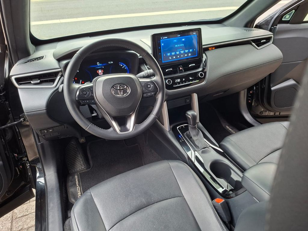 Toyota Corolla Cross Preto