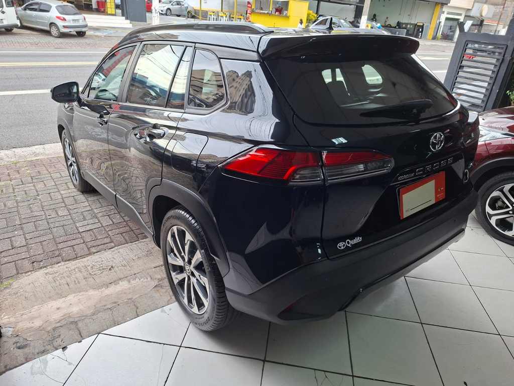 Toyota Corolla Cross Preto