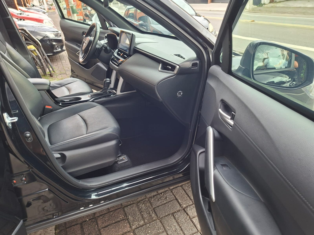 Toyota Corolla Cross Preto