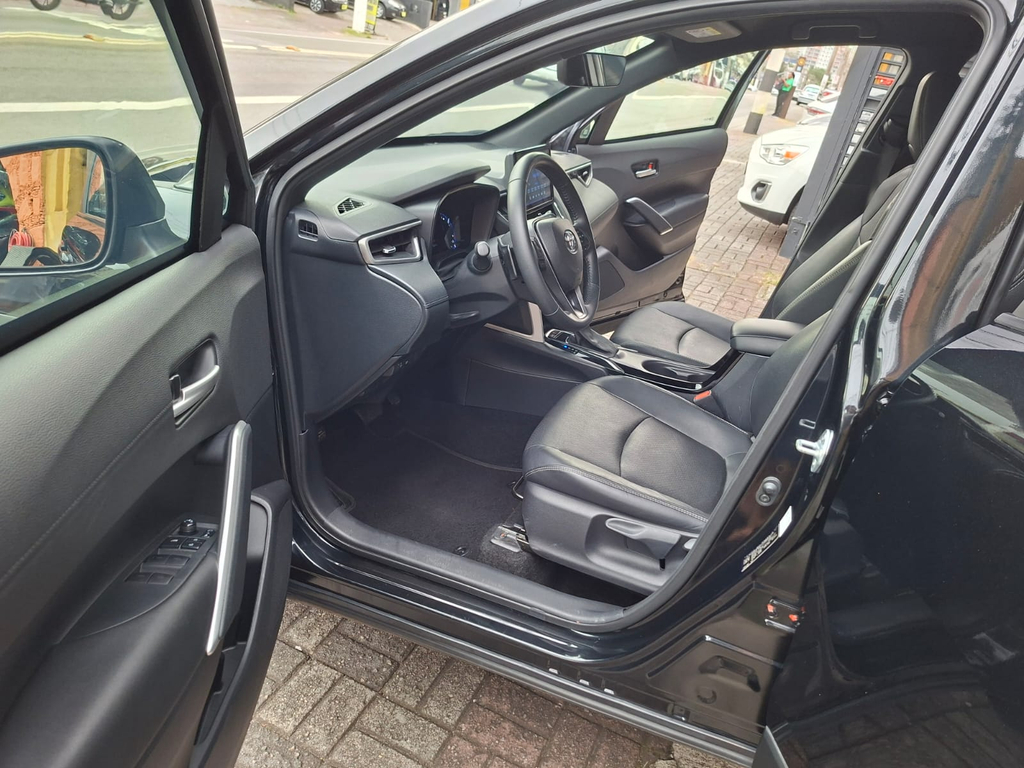 Toyota Corolla Cross Preto
