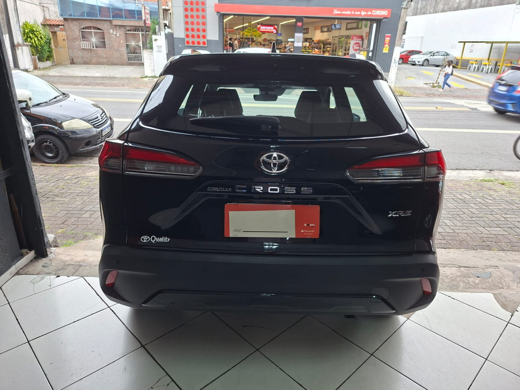 Toyota Corolla Cross Preto