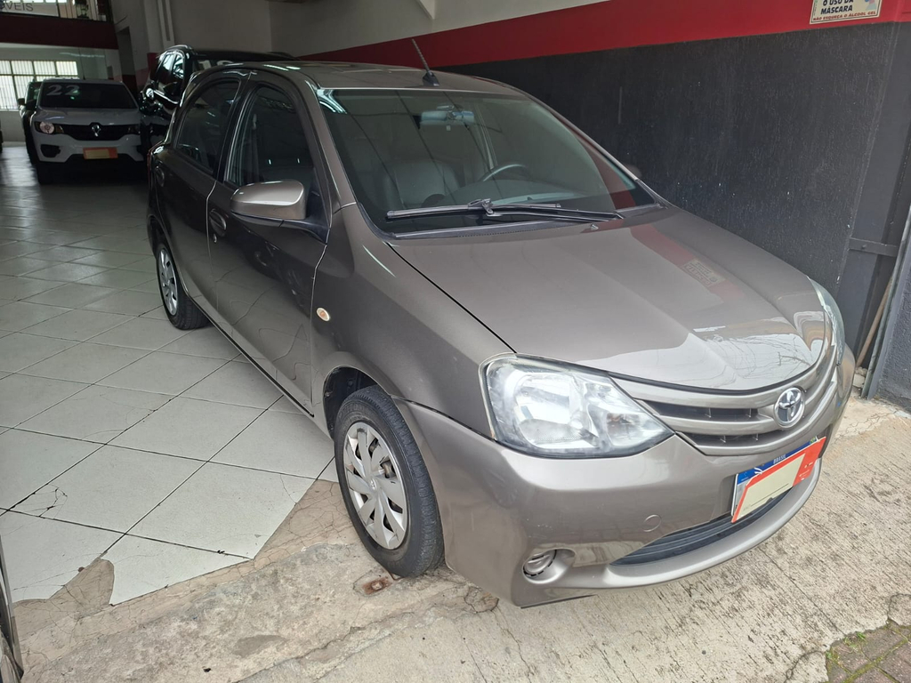 Toyota ETIOS Cinza
