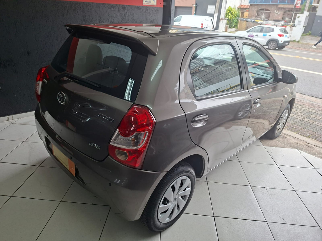 Toyota ETIOS Cinza