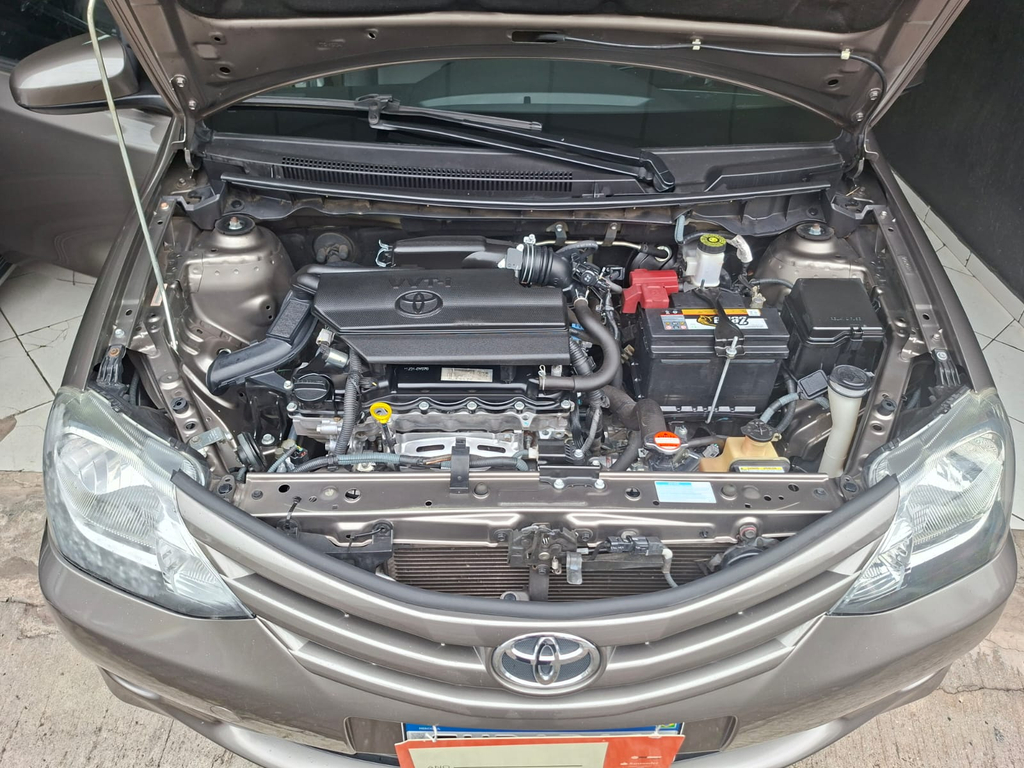 Toyota ETIOS Cinza