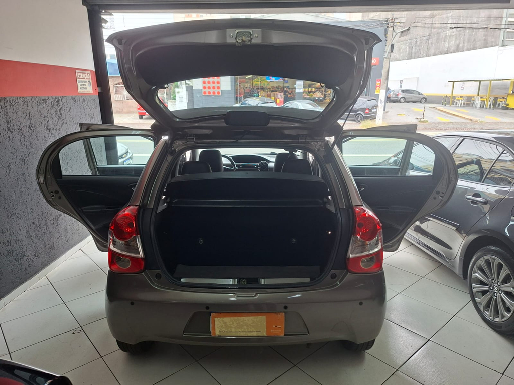 Toyota ETIOS Cinza
