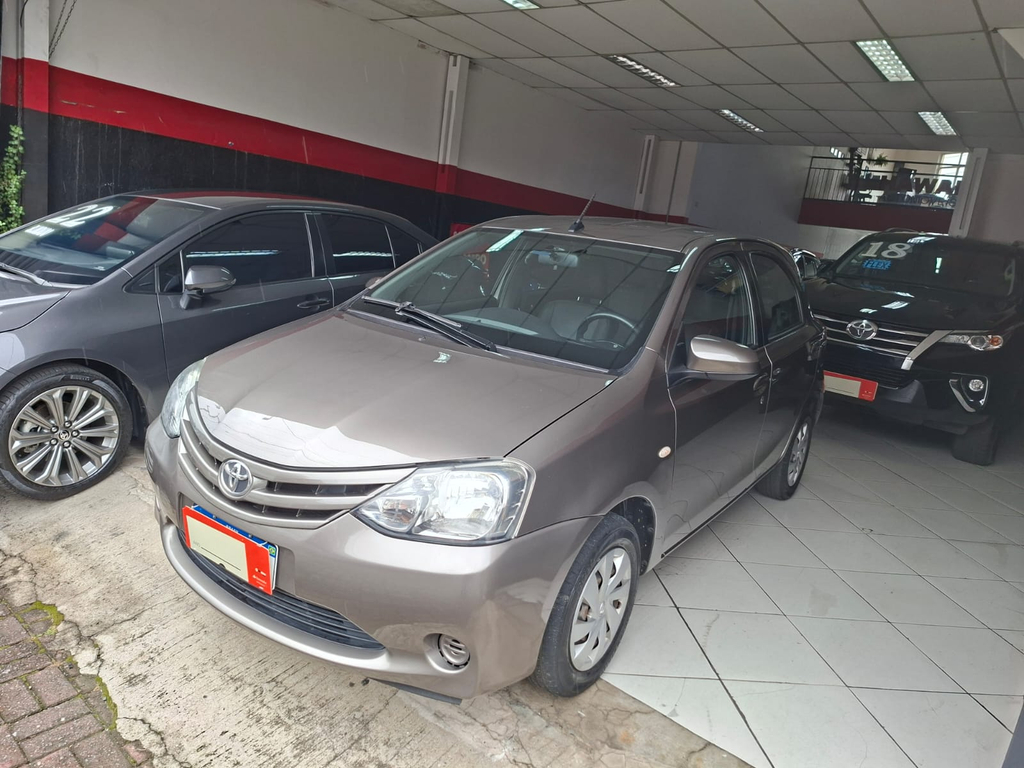 Toyota ETIOS Cinza