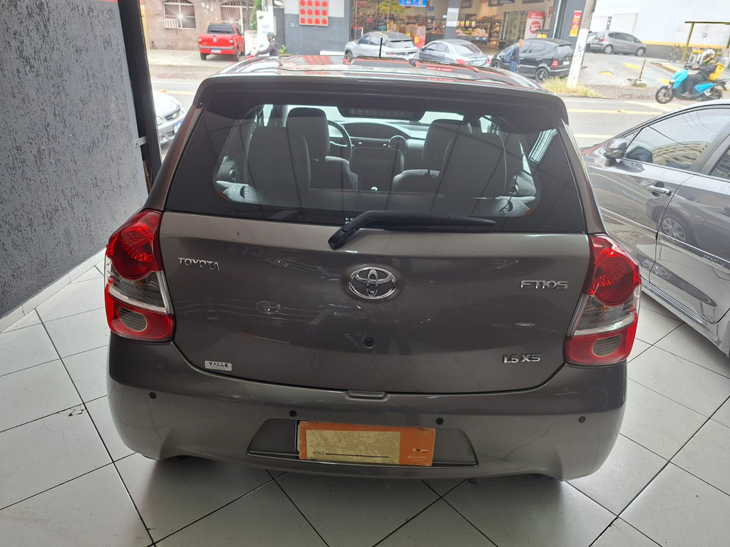 Toyota ETIOS Cinza