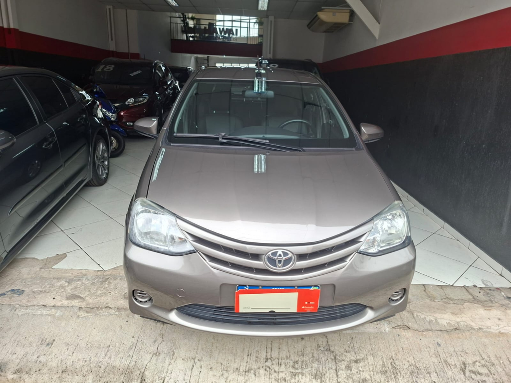 Toyota ETIOS Cinza
