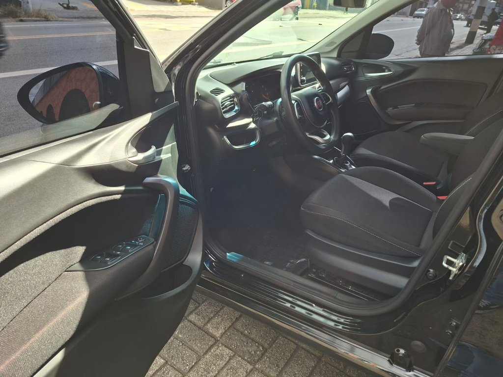Fiat Cronos Preto