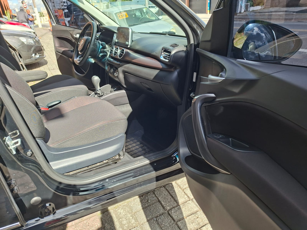 Fiat Cronos Preto