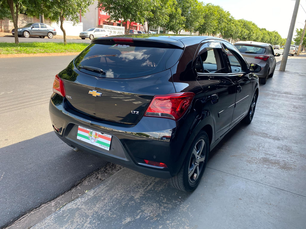 Chevrolet Onix Preto