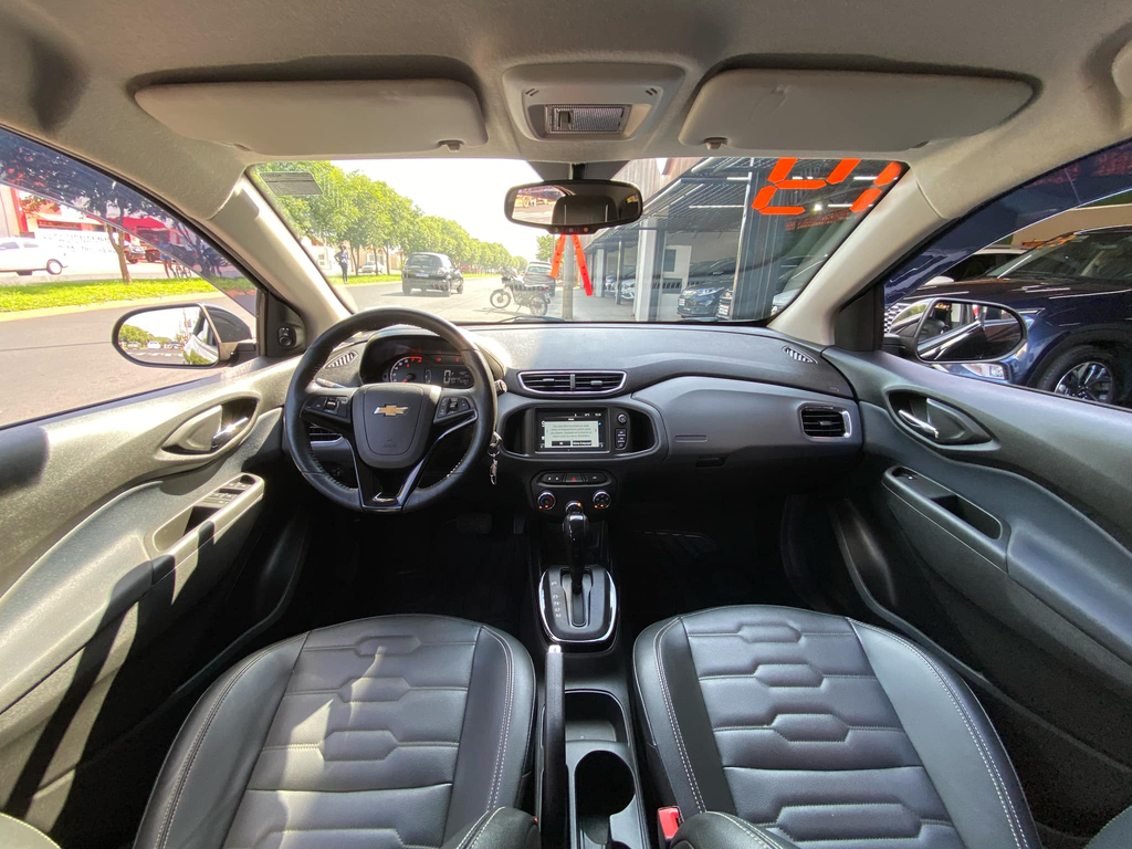 Chevrolet Onix Preto