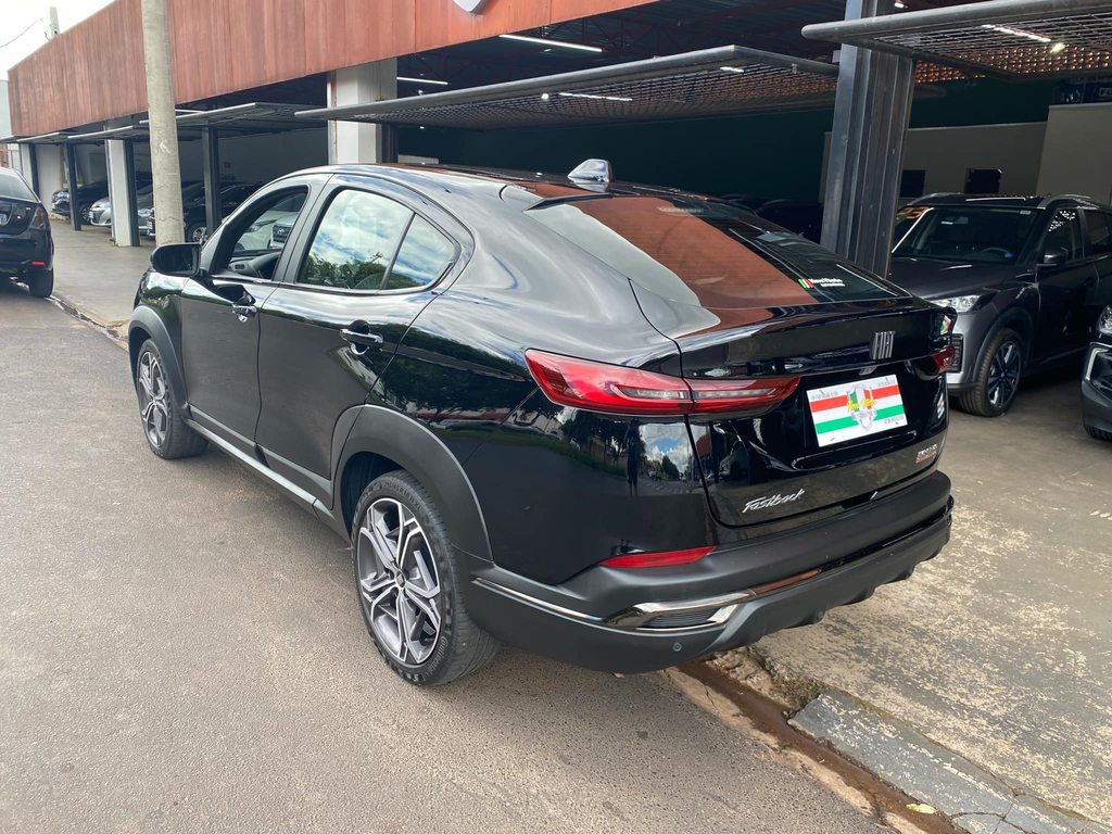 Fiat FASTBACK Preto