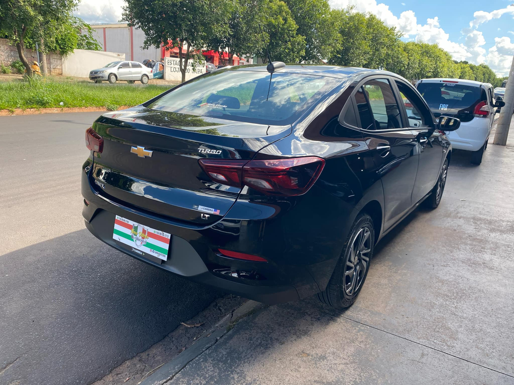Chevrolet Onix Preto