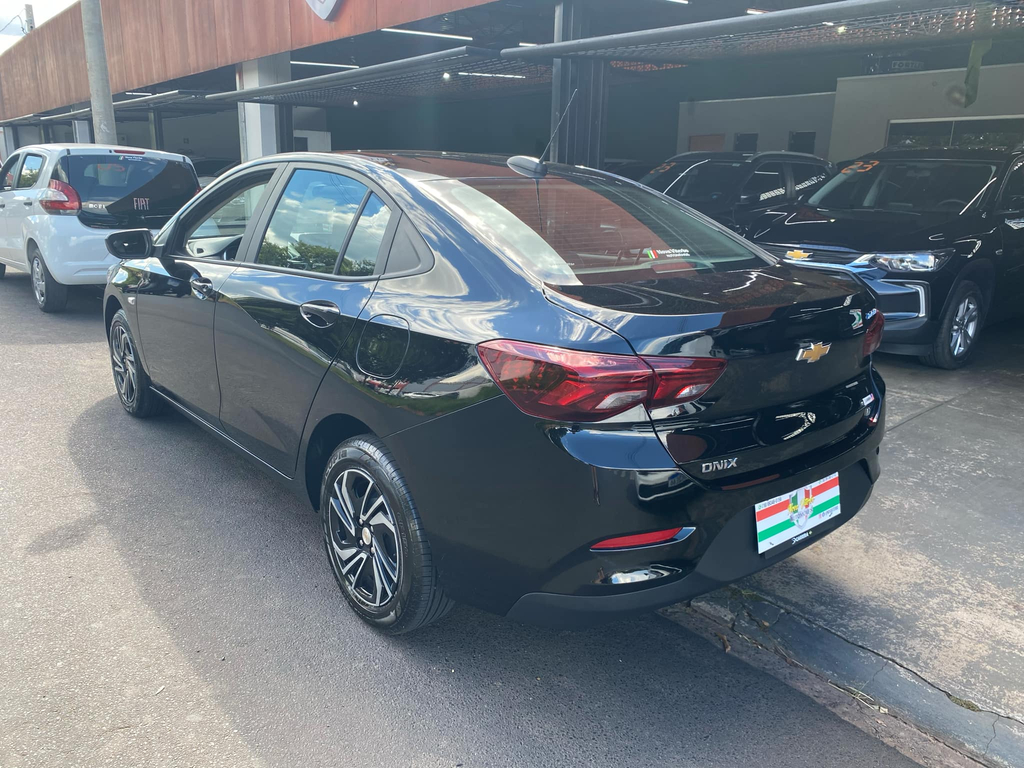 Chevrolet Onix Preto