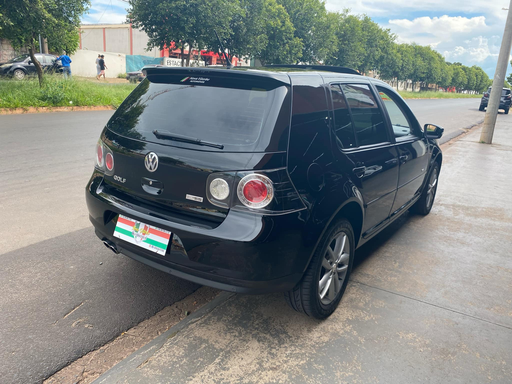 Volkswagen Golf Preto