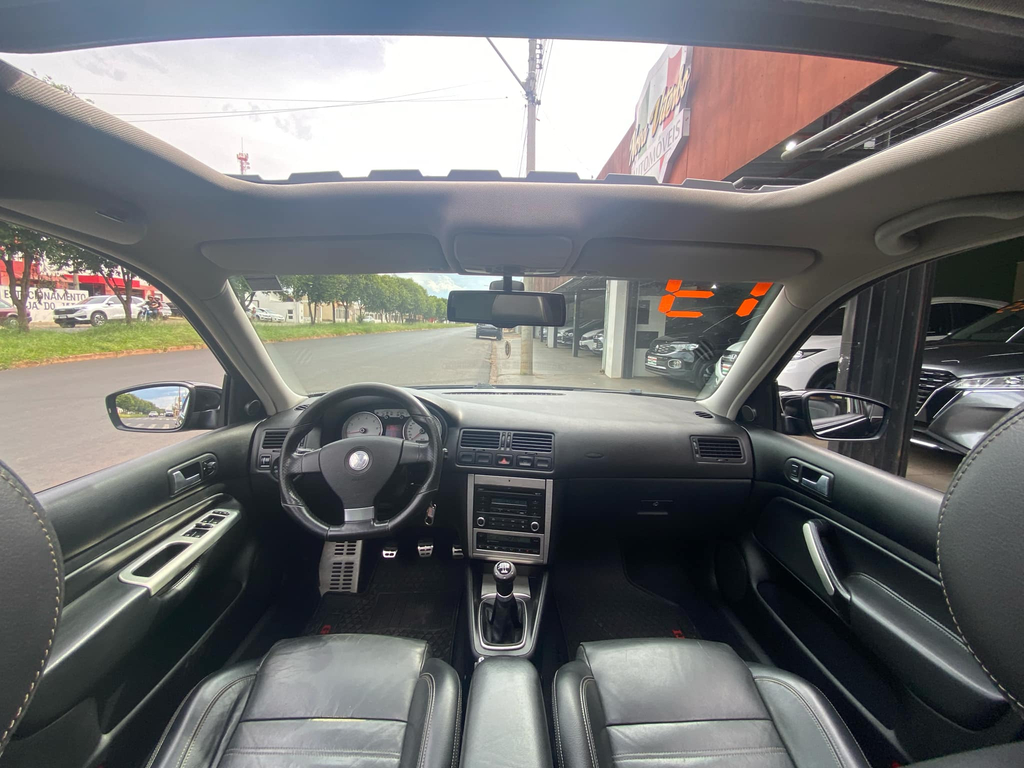 Volkswagen Golf Preto