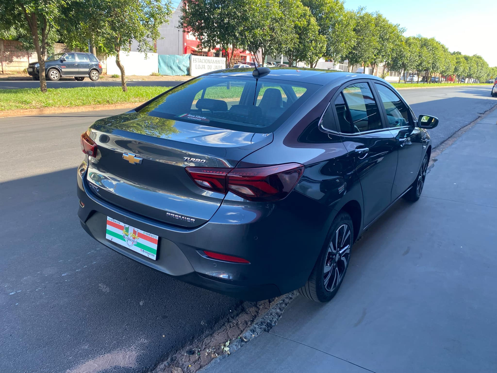 Chevrolet Onix Cinza