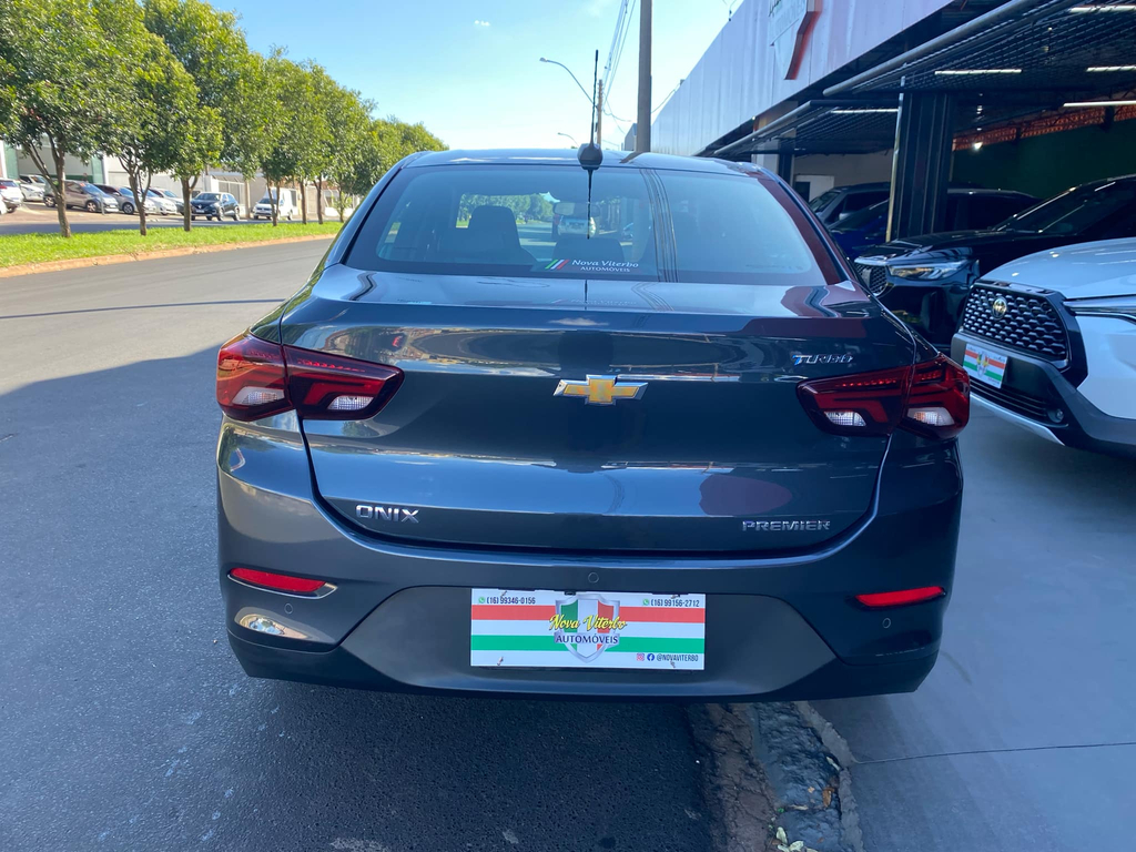 Chevrolet Onix Cinza