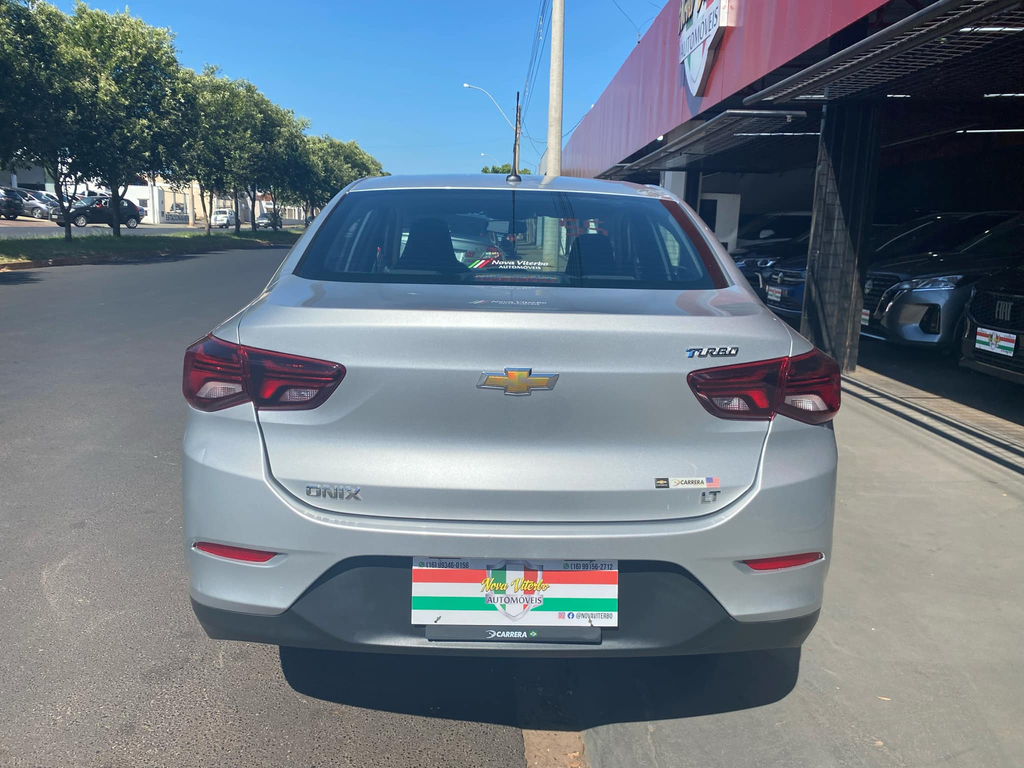 Chevrolet Onix Prata