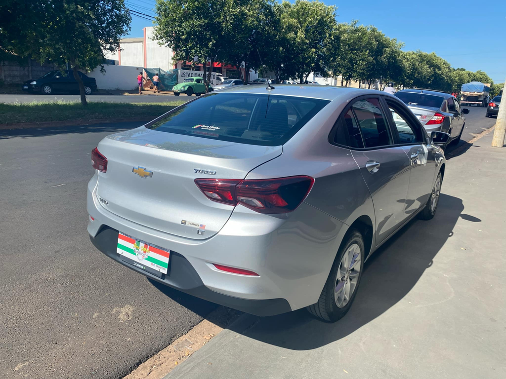 Chevrolet Onix Prata