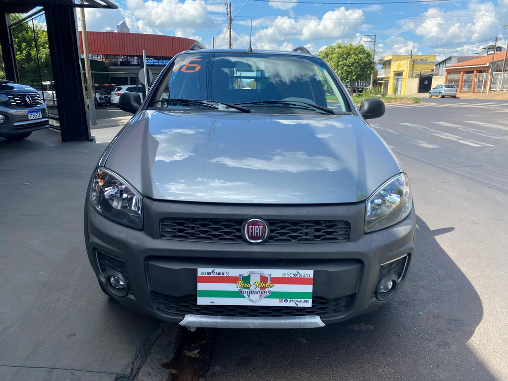 Fiat Strada Cinza