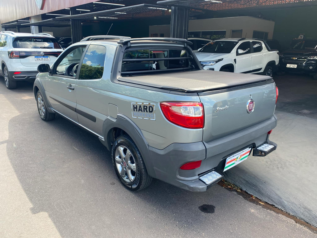 Fiat Strada Cinza