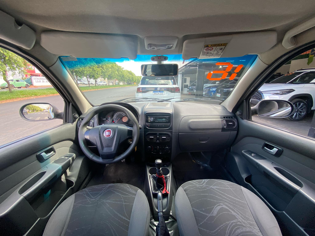 Fiat Strada Cinza