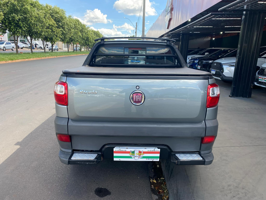 Fiat Strada Cinza