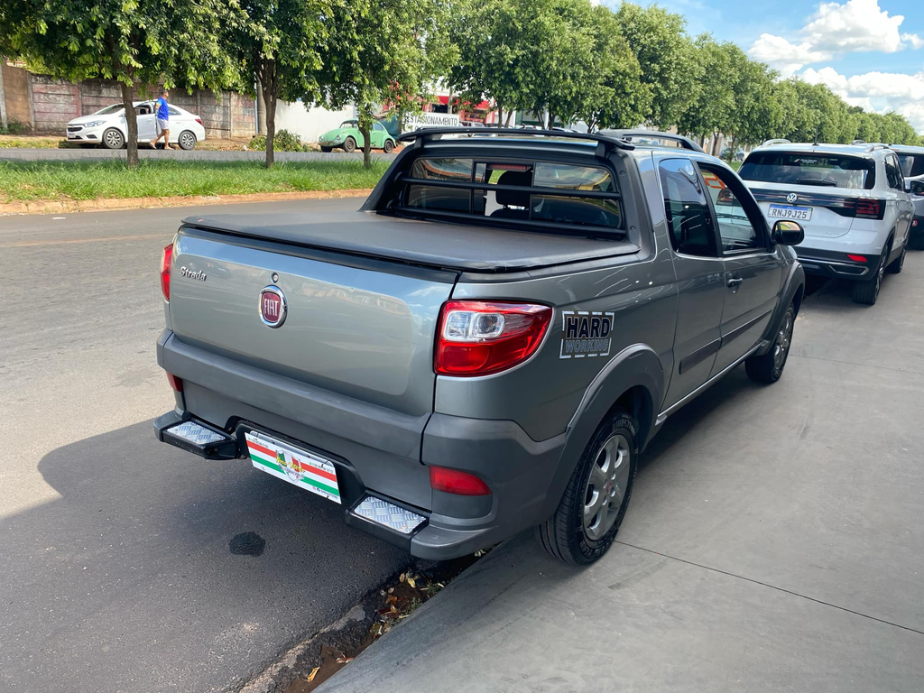 Fiat Strada Cinza