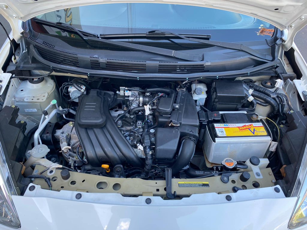 Nissan March Branco