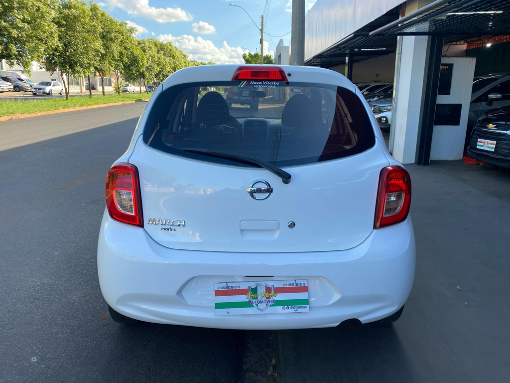 Nissan March Branco