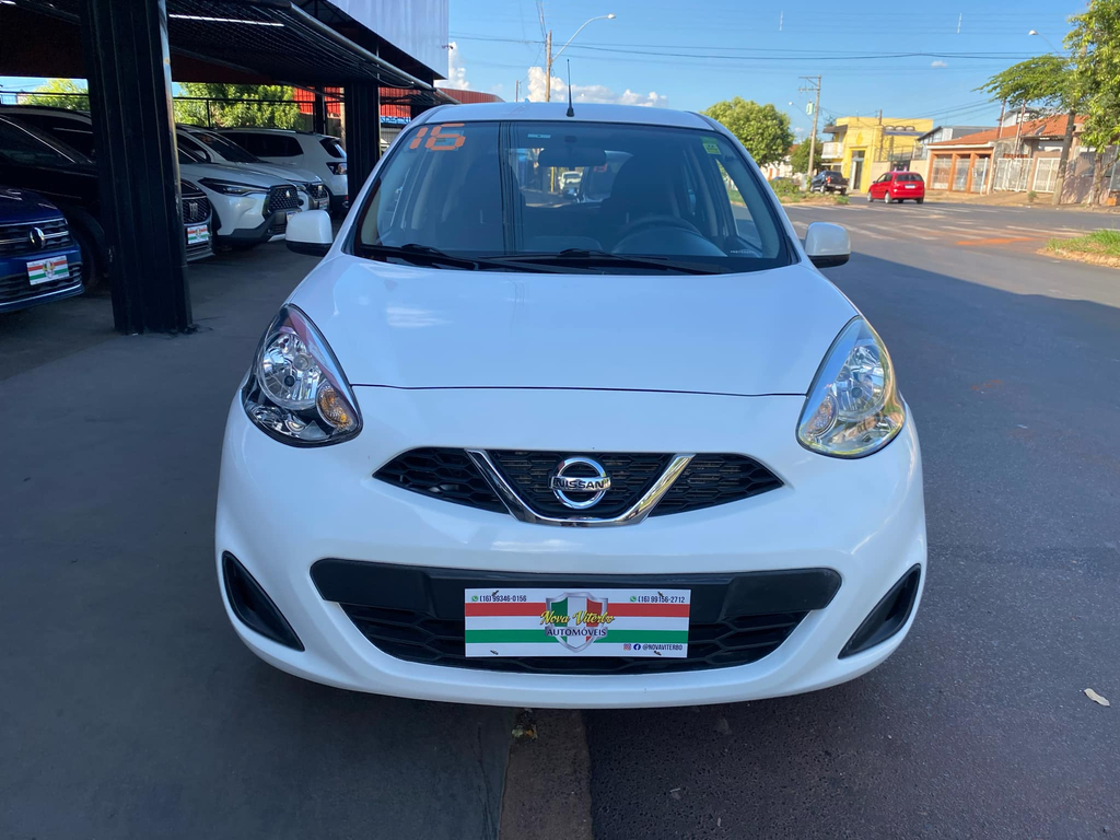 Nissan March Branco