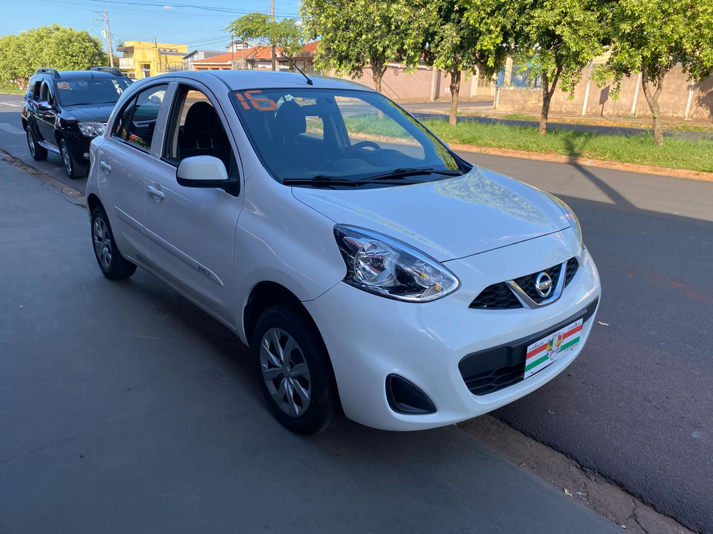 Nissan March Branco