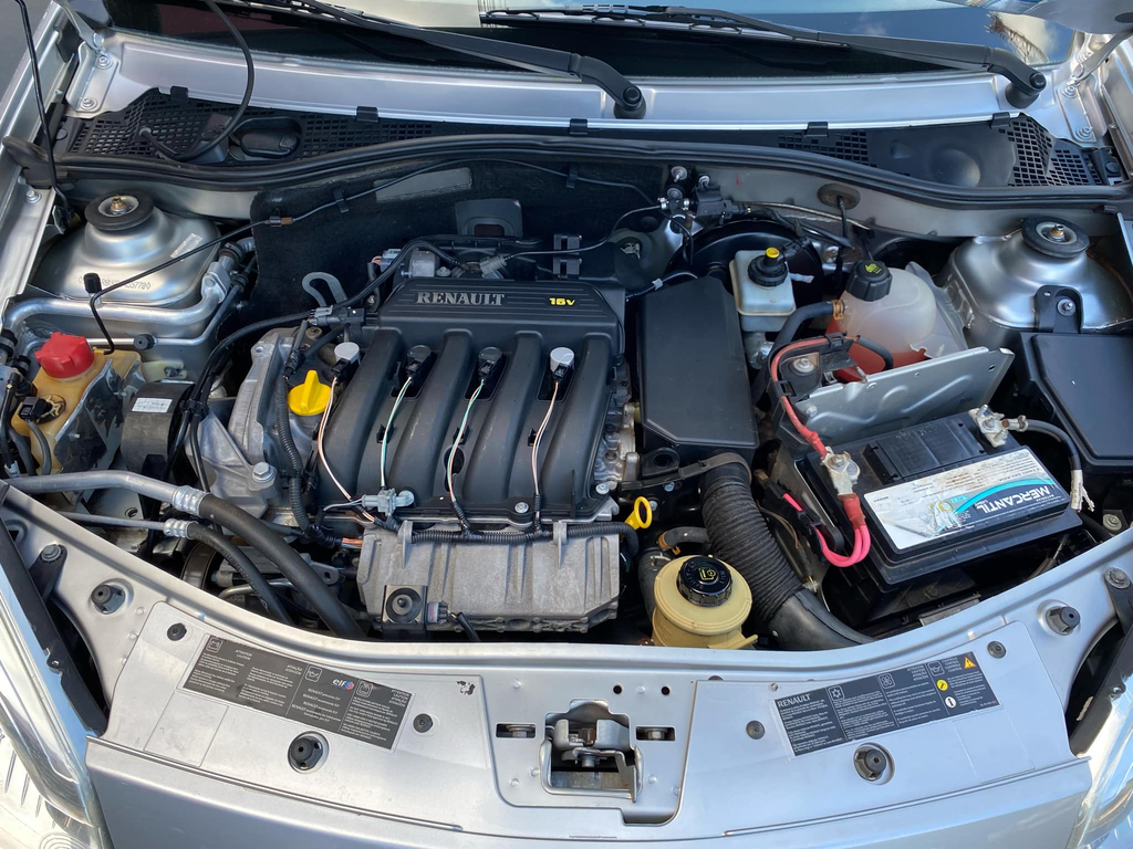 Renault Sandero Prata