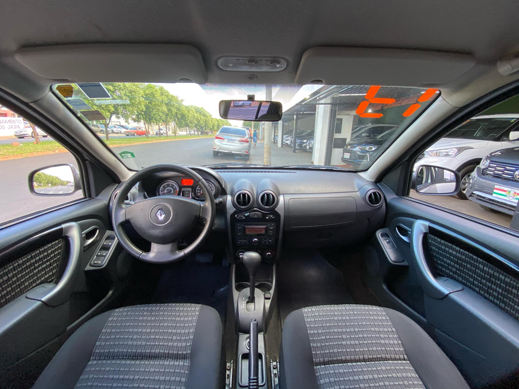 Renault Sandero Prata