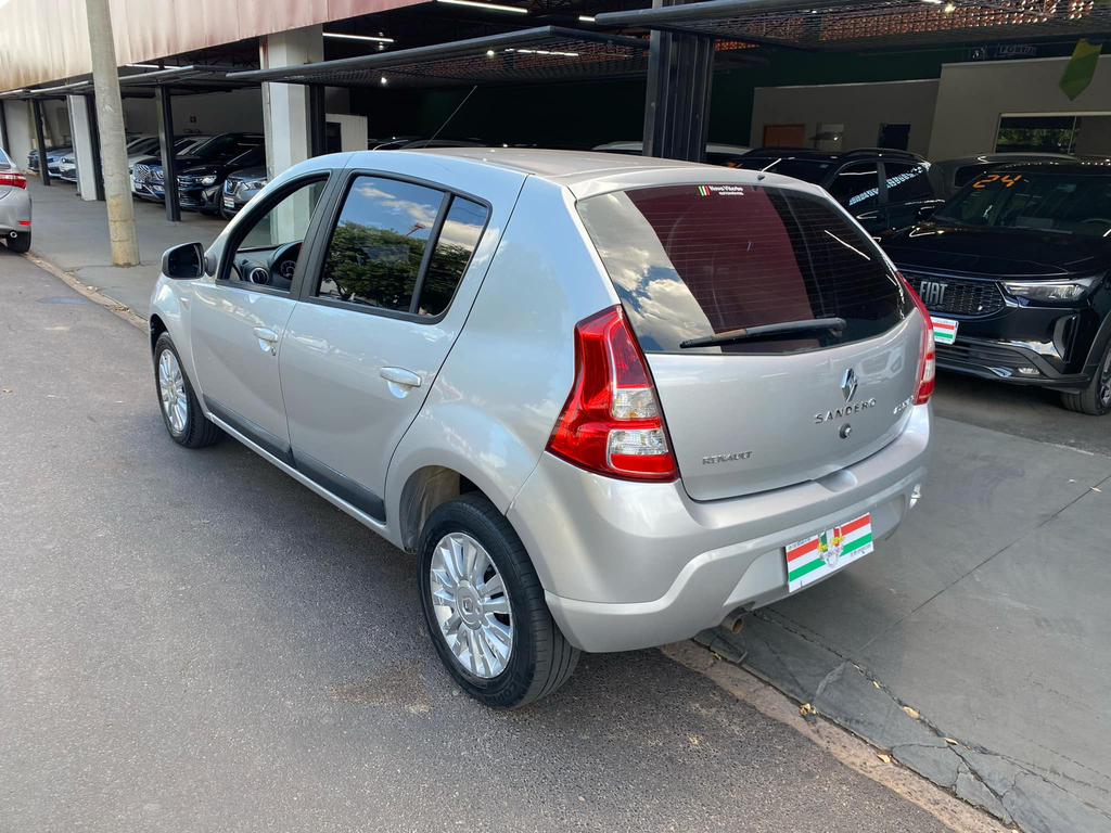 Renault Sandero Prata