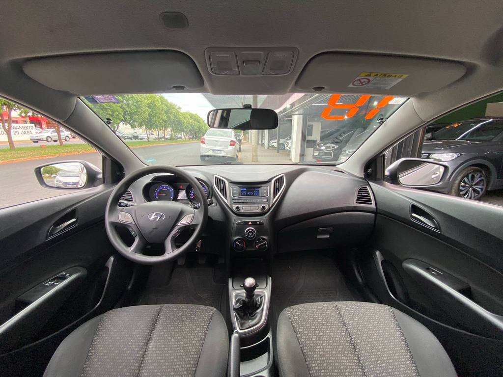 Hyundai HB20 Prata