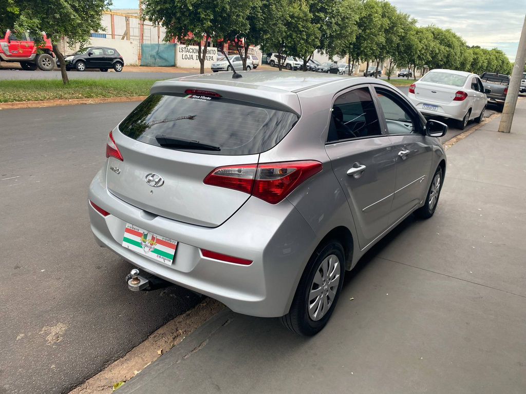 Hyundai HB20 Prata
