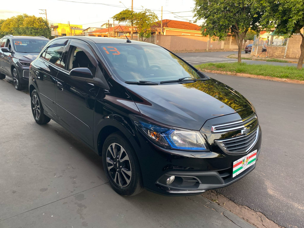 Chevrolet Onix Preto