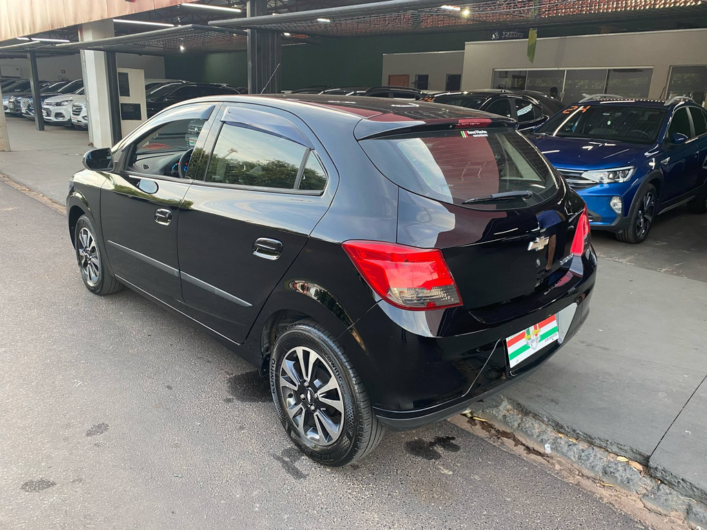 Chevrolet Onix Preto