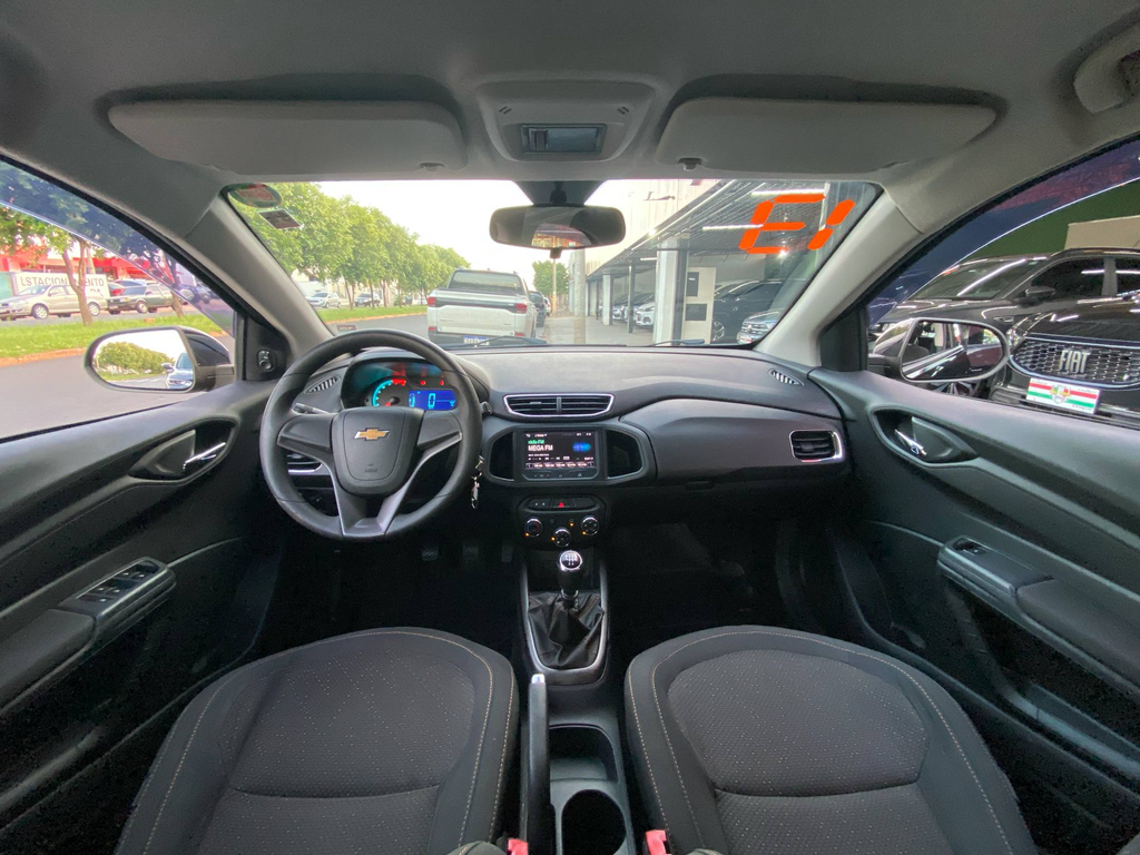 Chevrolet Onix Preto