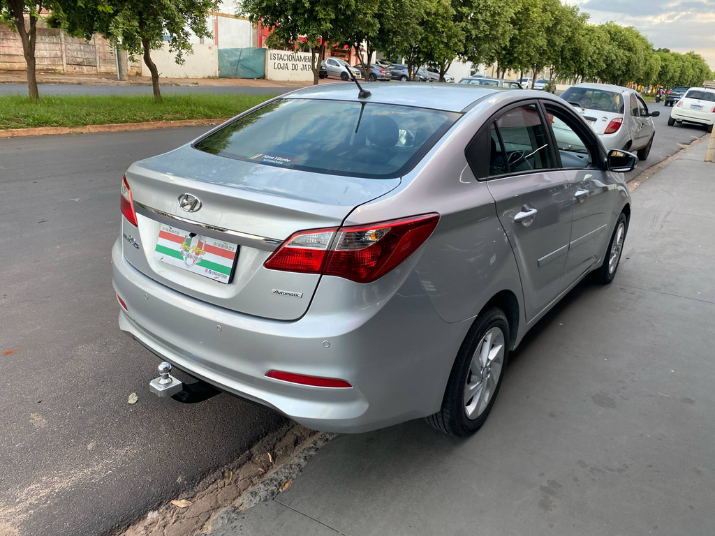 Hyundai HB20S Prata