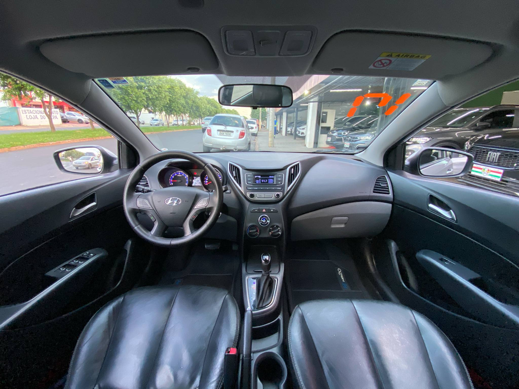 Hyundai HB20S Prata