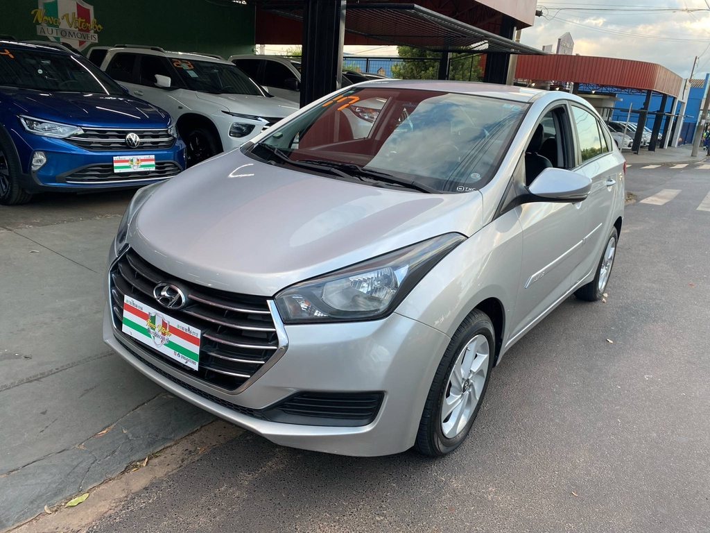 Hyundai HB20S Prata