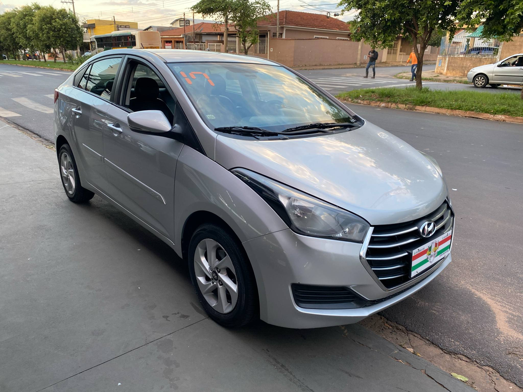 Hyundai HB20S Prata