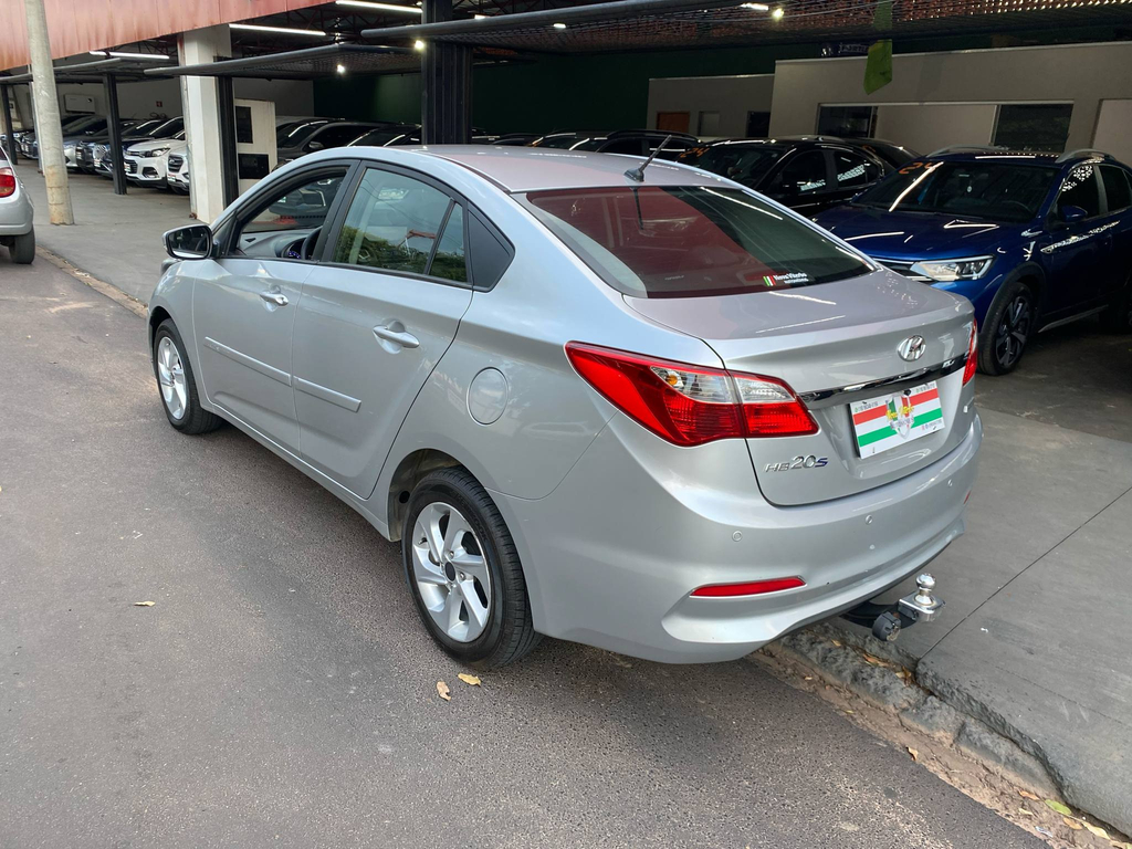 Hyundai HB20S Prata
