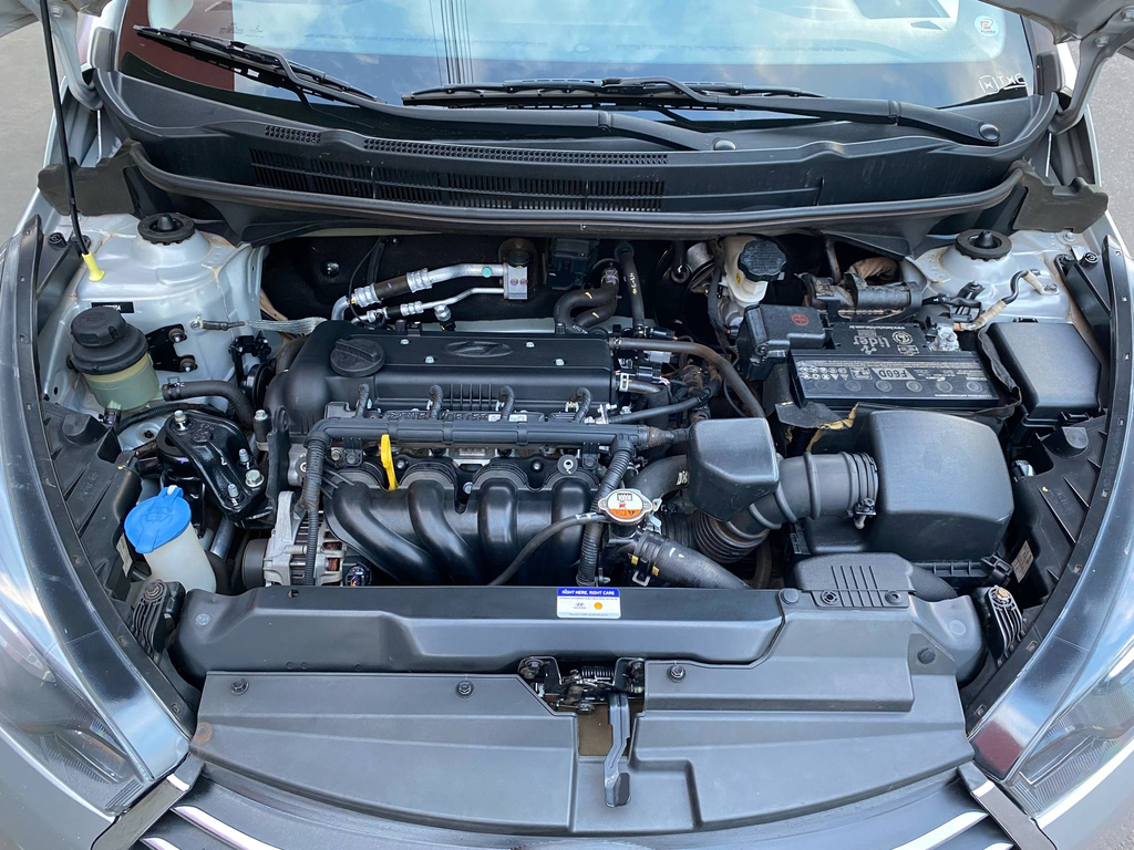 Hyundai HB20S Prata