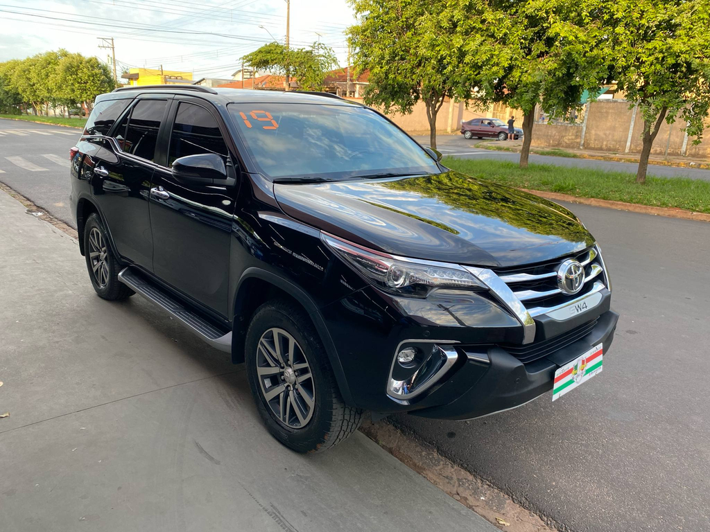 Toyota Hilux SW4 Preto