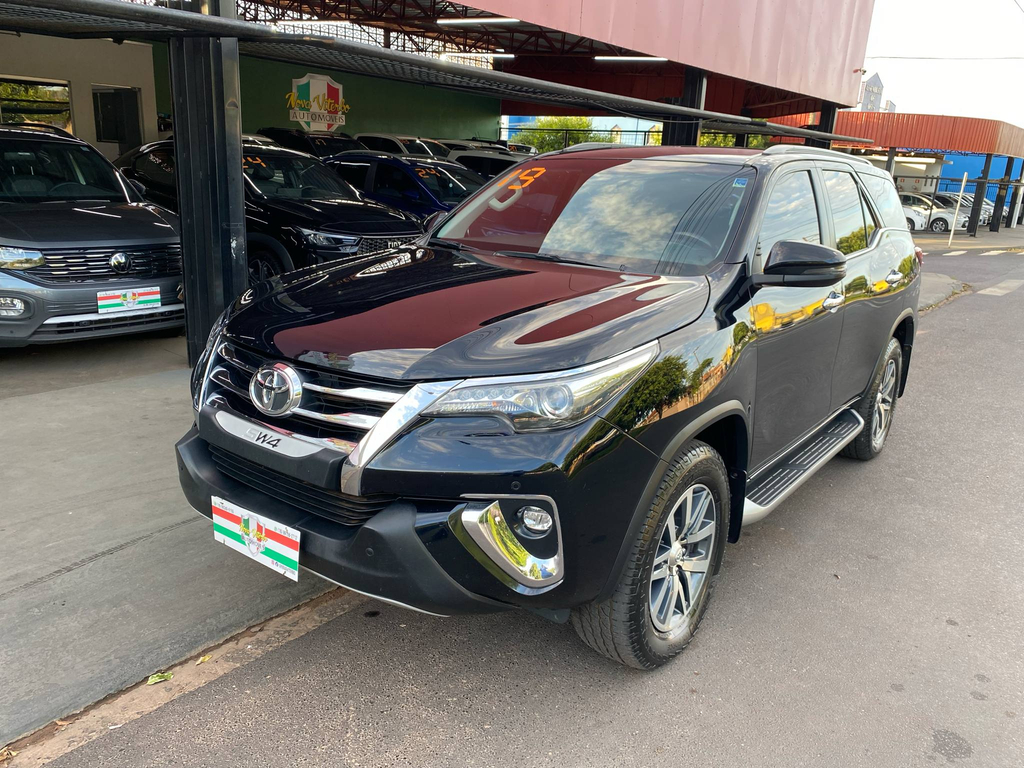 Toyota Hilux SW4 Preto